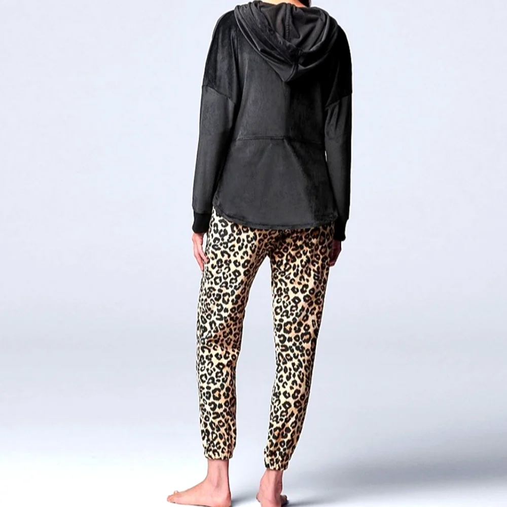 Petite Simple Vera Wang Velour Hooded Pajama Top and Banded Bottom Pajama Pants - Picture 2 of 6